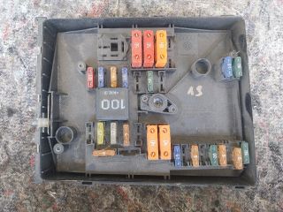 bontott SKODA OCTAVIA II Biztosítéktábla Motortér