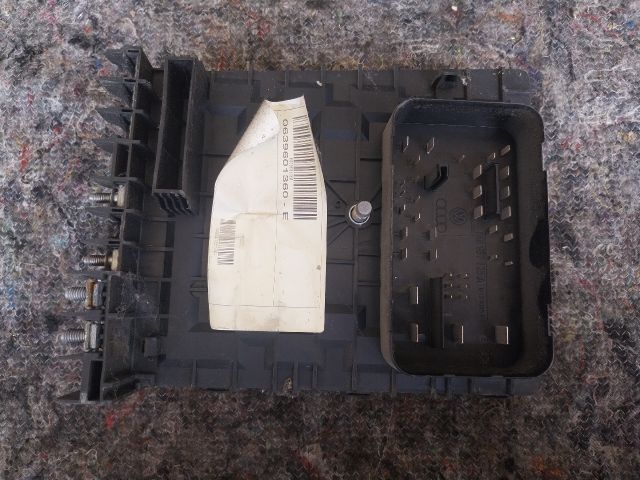 bontott SKODA OCTAVIA II Biztosítéktábla Motortér