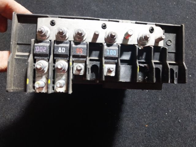 bontott SKODA OCTAVIA II Biztosítéktábla Motortér