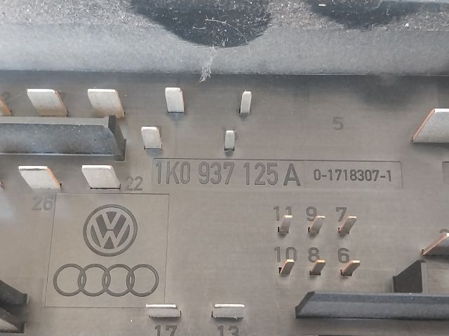 bontott SKODA OCTAVIA II Biztosítéktábla Motortér