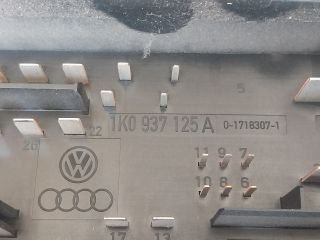 bontott SKODA OCTAVIA II Biztosítéktábla Motortér