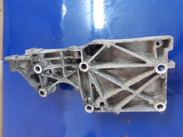 bontott SKODA OCTAVIA II Generátor Tartó Bak