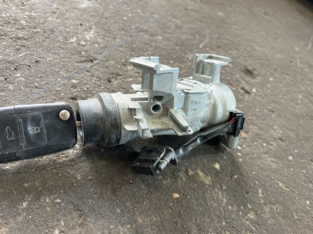 bontott SKODA OCTAVIA II Gyújtáskapcsoló Házzal