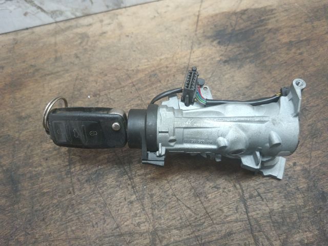 bontott SKODA OCTAVIA II Gyújtáskapcsoló Házzal