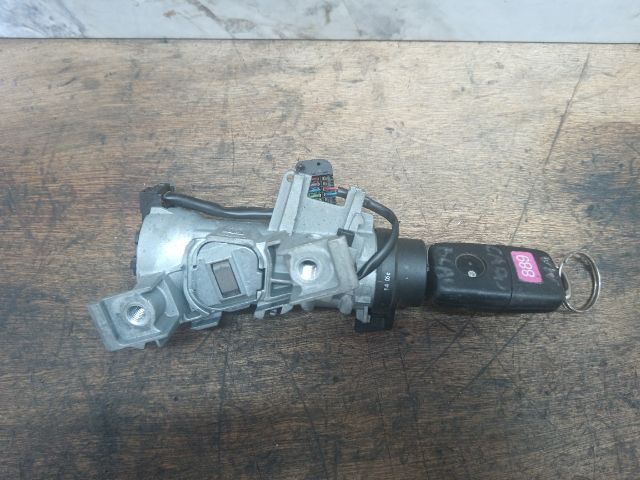 bontott SKODA OCTAVIA II Gyújtáskapcsoló Házzal