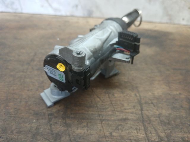 bontott SKODA OCTAVIA II Gyújtáskapcsoló Házzal