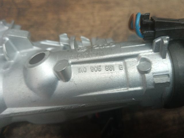 bontott SKODA OCTAVIA II Gyújtáskapcsoló Házzal