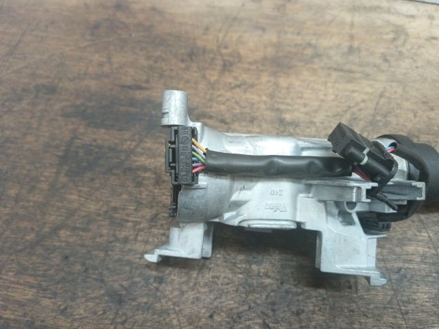 bontott SKODA OCTAVIA II Gyújtáskapcsoló Házzal