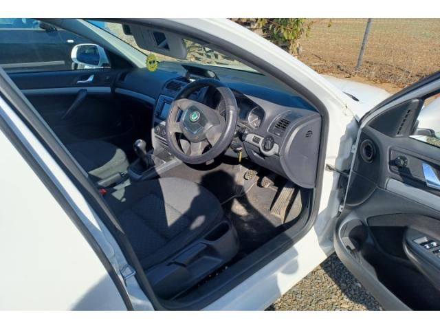 bontott SKODA OCTAVIA II Homlokfal (Üres lemez)