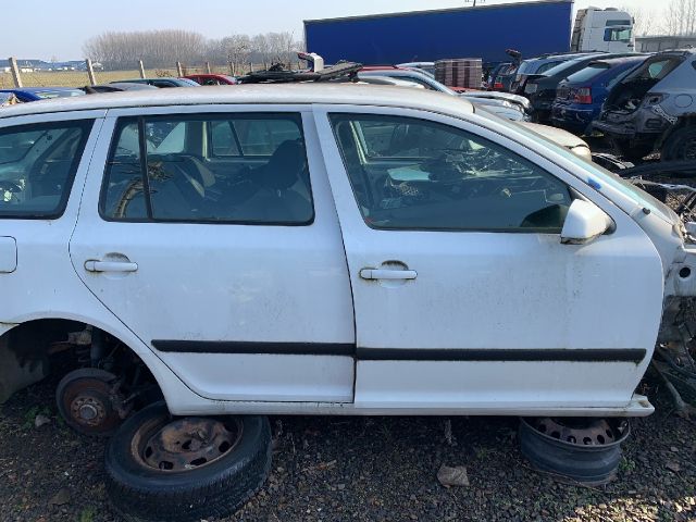 bontott SKODA OCTAVIA II Jobb első Kerékagy