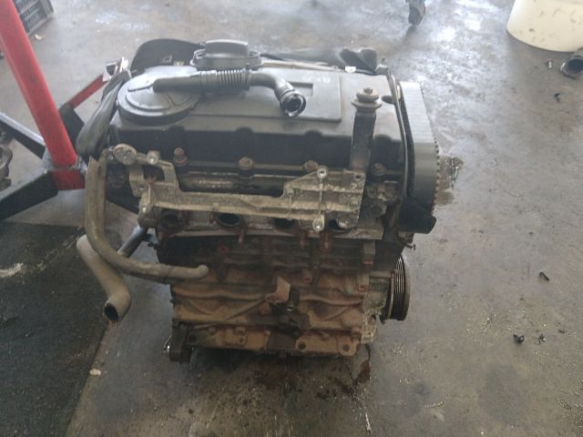 bontott SKODA OCTAVIA II Motor (Fűzött blokk hengerfejjel)