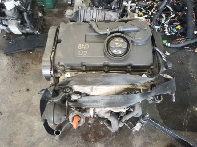 bontott SKODA OCTAVIA II Motor (Fűzött blokk hengerfejjel)