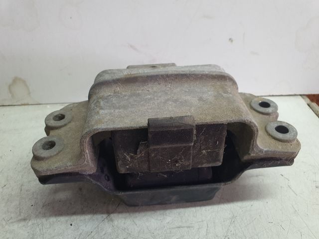 bontott SKODA OCTAVIA II Motor Tartó Bak (Fém)