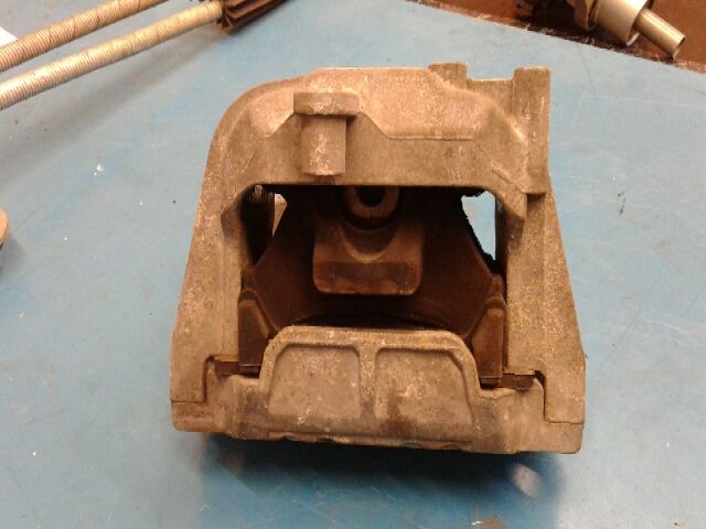 bontott SKODA OCTAVIA II Motor Tartó Bak (Fém)