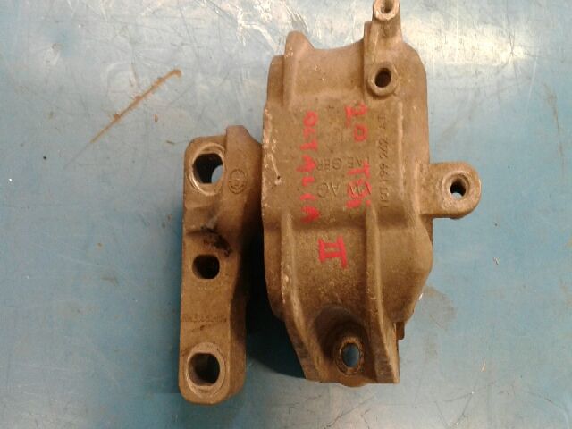 bontott SKODA OCTAVIA II Motor Tartó Bak (Fém)