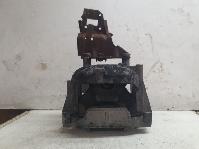 bontott SKODA OCTAVIA II Motor Tartó Bak Jobb