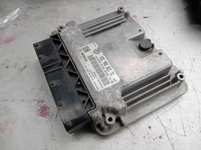 bontott SKODA OCTAVIA II Motorvezérlő