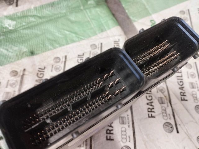 bontott SKODA OCTAVIA II Motorvezérlő