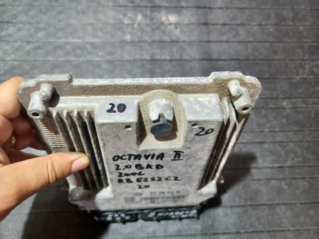 bontott SKODA OCTAVIA II Motorvezérlő