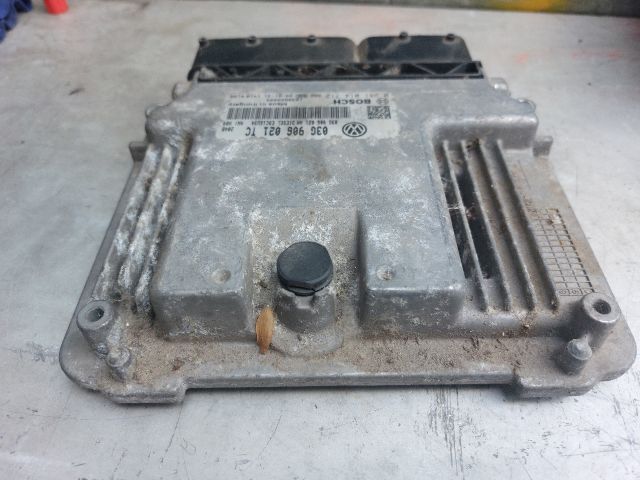 bontott SKODA OCTAVIA II Motorvezérlő