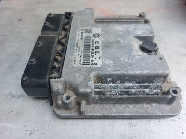 bontott SKODA OCTAVIA II Motorvezérlő