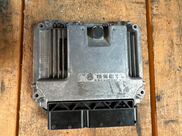 bontott SKODA OCTAVIA II Motorvezérlő