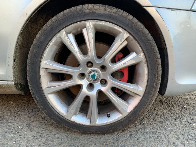 bontott SKODA OCTAVIA II Jobb első Lengőkar