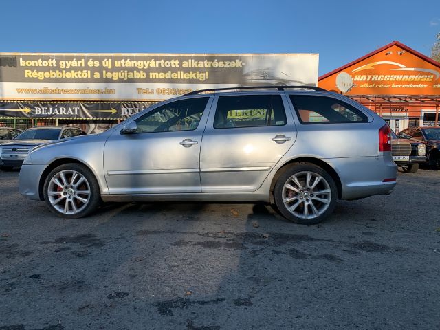 bontott SKODA OCTAVIA II Komplett Homlokfal (Részeivel)