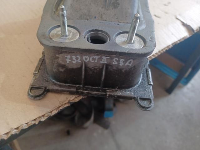 bontott SKODA OCTAVIA II Váltó Kulissza