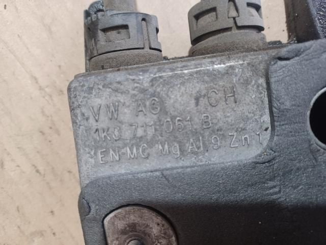 bontott SKODA OCTAVIA II Váltó Kulissza