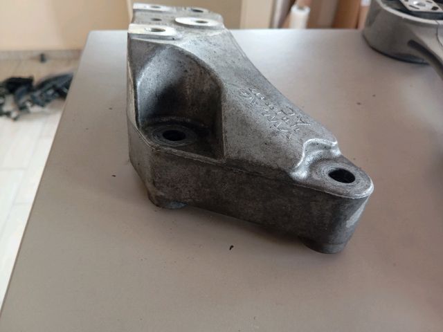 bontott SKODA OCTAVIA II Váltó Tartó Bak (Pozíciófüggetlen)