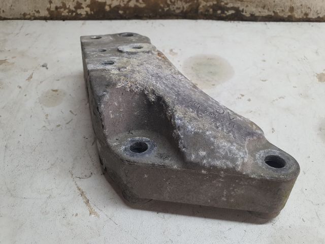 bontott SKODA OCTAVIA II Váltó Tartó Bak (Pozíciófüggetlen)