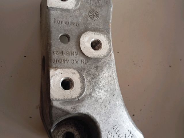 bontott SKODA OCTAVIA II Váltó Tartó Bak (Pozíciófüggetlen)