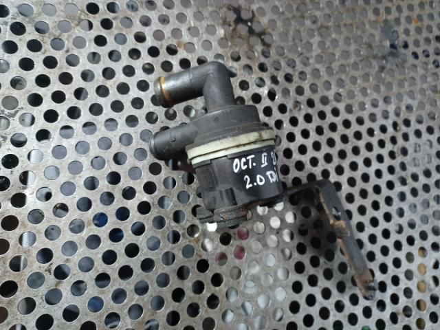 bontott SKODA OCTAVIA II Vízpumpa