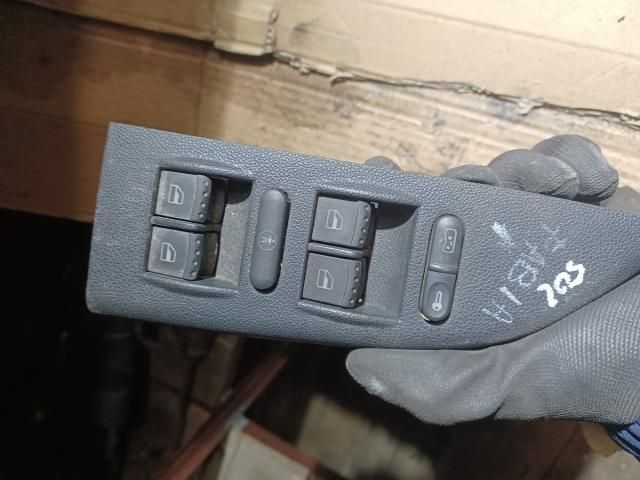 bontott SKODA OCTAVIA II Ablakemelő Kapcsoló Négyes / Kettes