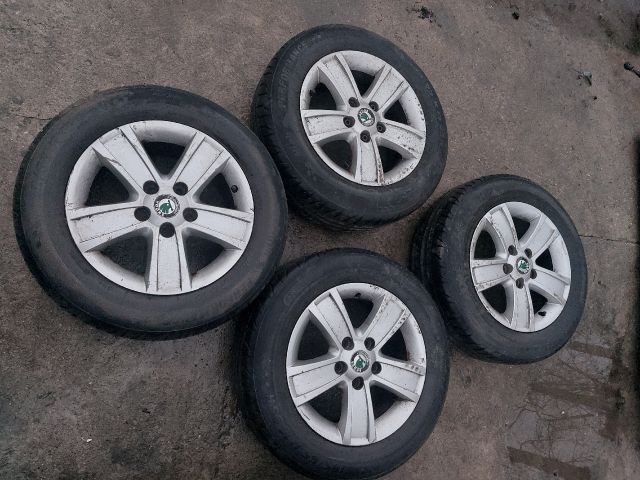 bontott SKODA OCTAVIA II Acélfelni Szett Gumival