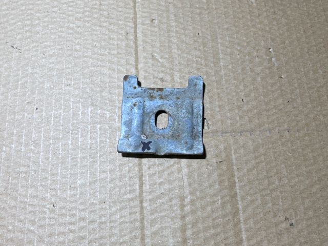 bontott SKODA OCTAVIA II Akkumulátor Leszorító