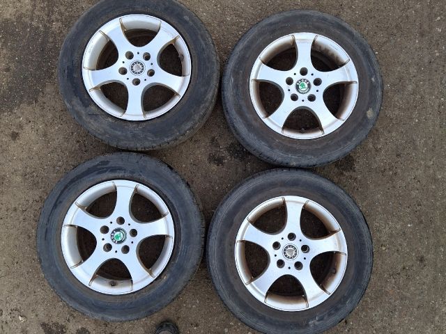 bontott SKODA OCTAVIA II Alufelni Gumival (1 db)