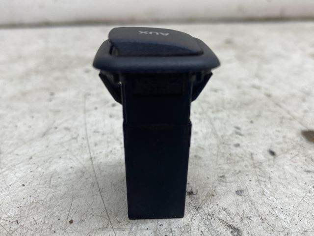 bontott SKODA OCTAVIA II AUX Csatlakozó