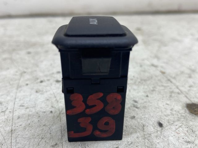 bontott SKODA OCTAVIA II AUX Csatlakozó