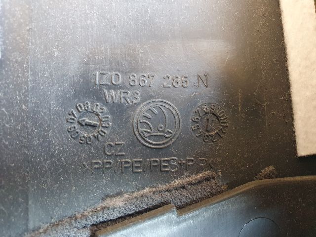 bontott SKODA OCTAVIA II Bal B Oszlop Burkolat