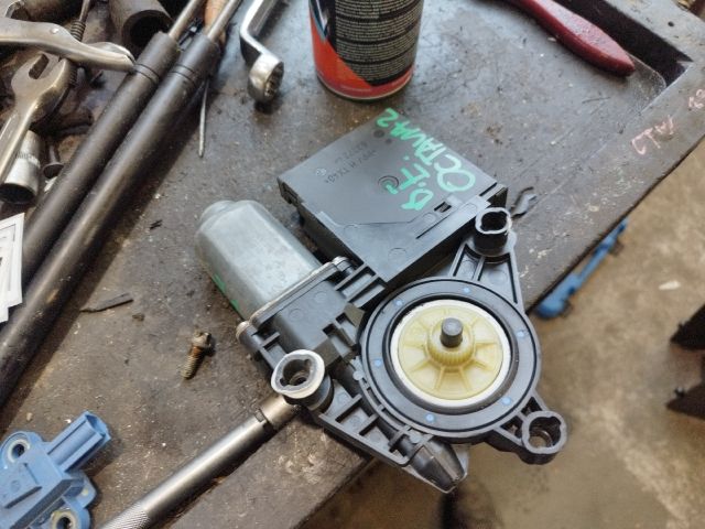 bontott SKODA OCTAVIA II Bal első Ablakemelő Motor