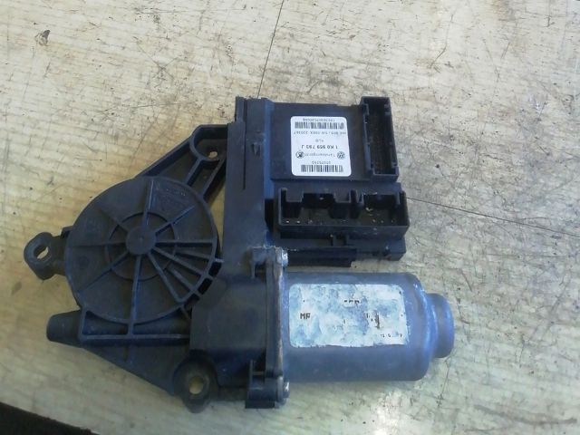 bontott SKODA OCTAVIA II Bal első Ablakemelő Motor