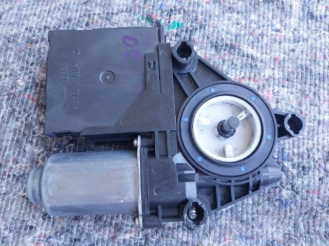 bontott SKODA OCTAVIA II Bal első Ablakemelő Motor