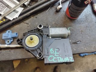 bontott SKODA OCTAVIA II Bal első Ablakemelő Motor