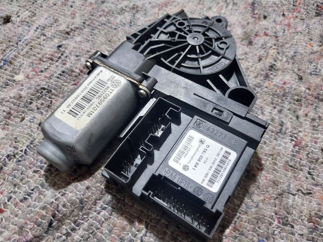 bontott SKODA OCTAVIA II Bal első Ablakemelő Motor