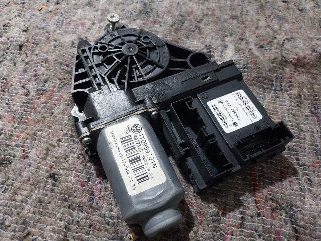 bontott SKODA OCTAVIA II Bal első Ablakemelő Motor