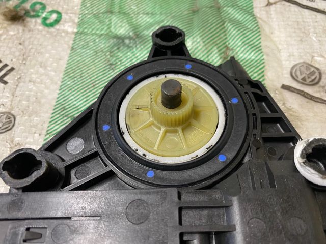 bontott SKODA OCTAVIA II Bal első Ablakemelő Motor