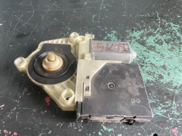 bontott SKODA OCTAVIA II Bal első Ablakemelő Motor