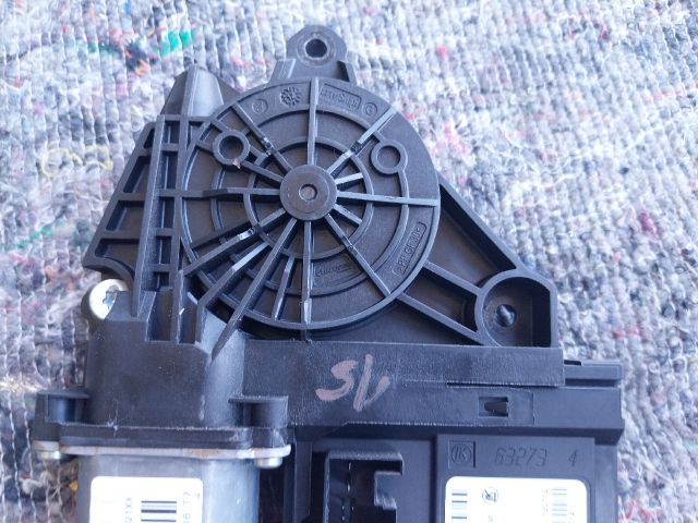 bontott SKODA OCTAVIA II Bal első Ablakemelő Motor